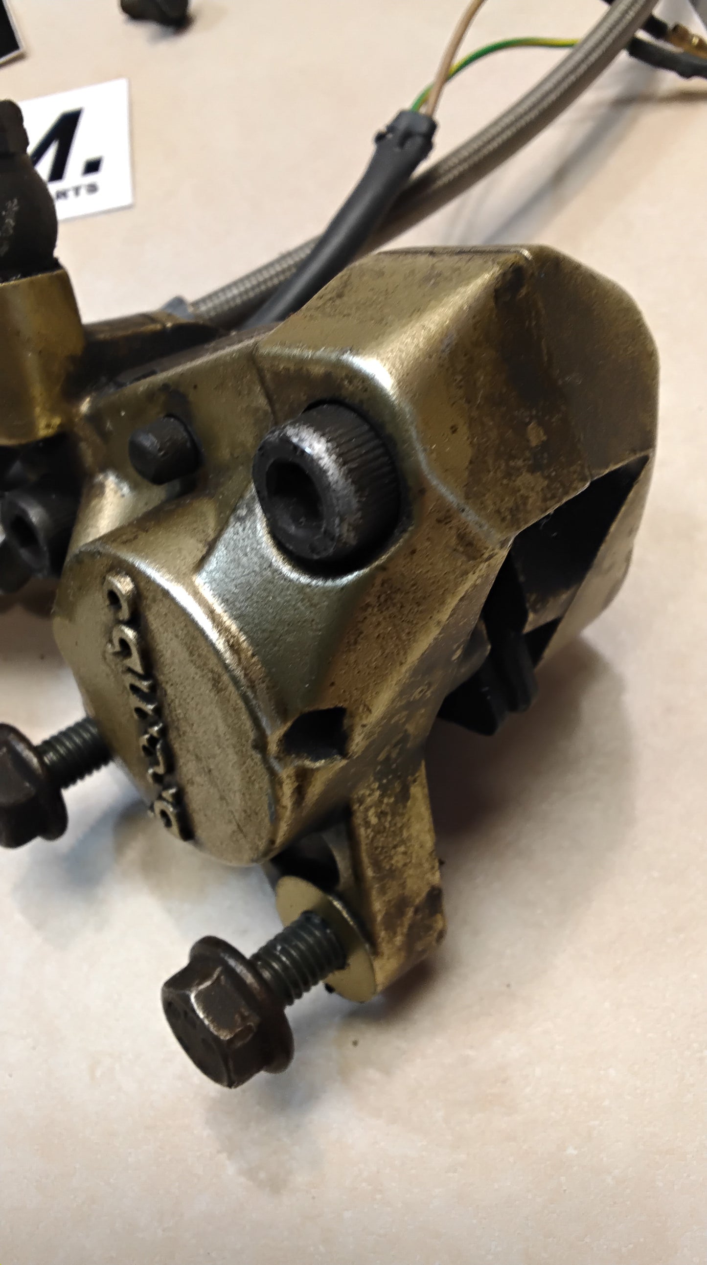 Yamaha Aerox MBK Nitro Bremse vorne komplett Bremspumpe Bremssattel Bremse