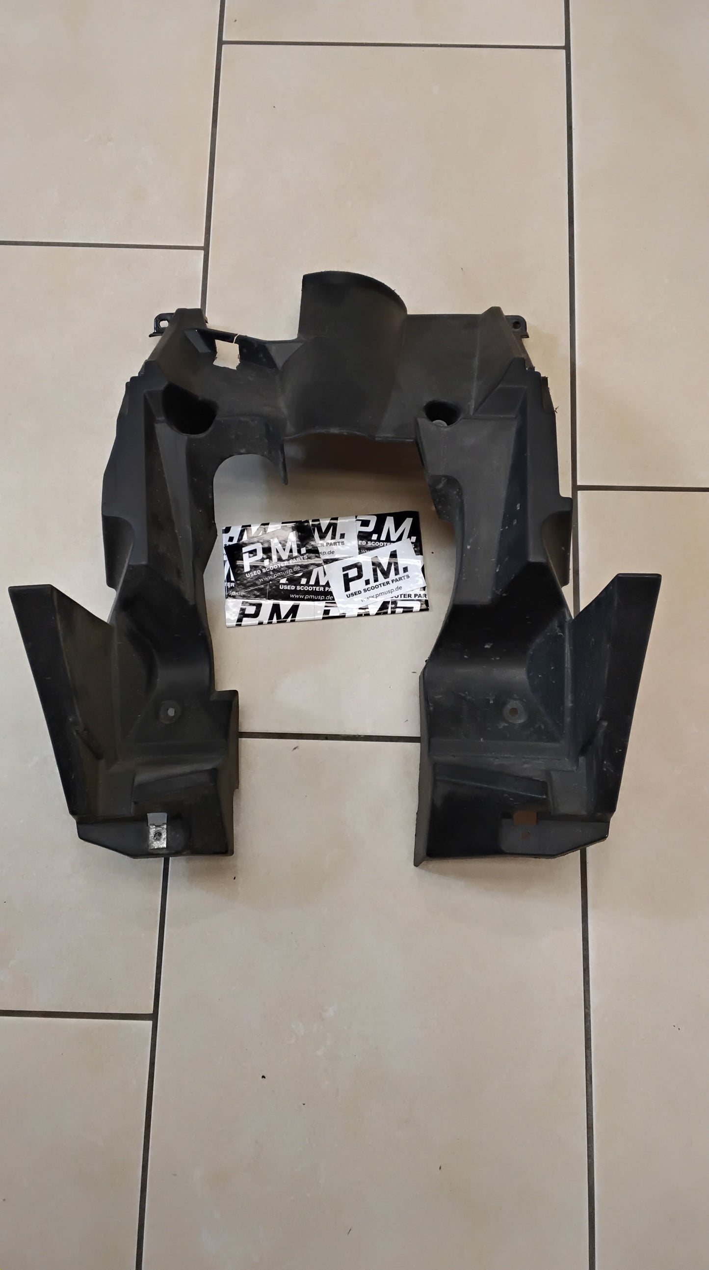 Yamaha Aerox MBK Nitro hinter Kühlerverkleidung Innenraumverkleidung