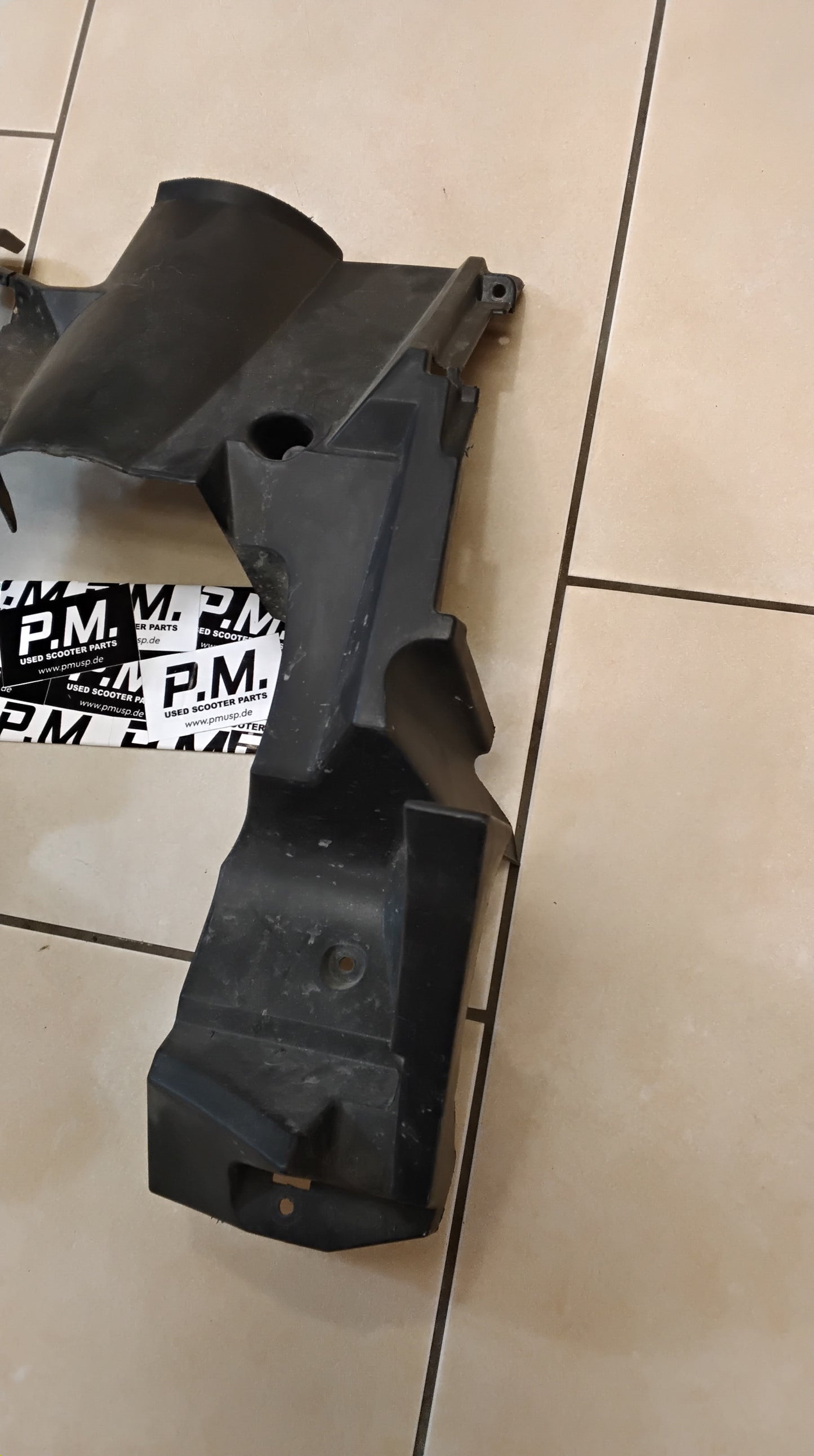 Yamaha Aerox MBK Nitro hinter Kühlerverkleidung Innenraumverkleidung