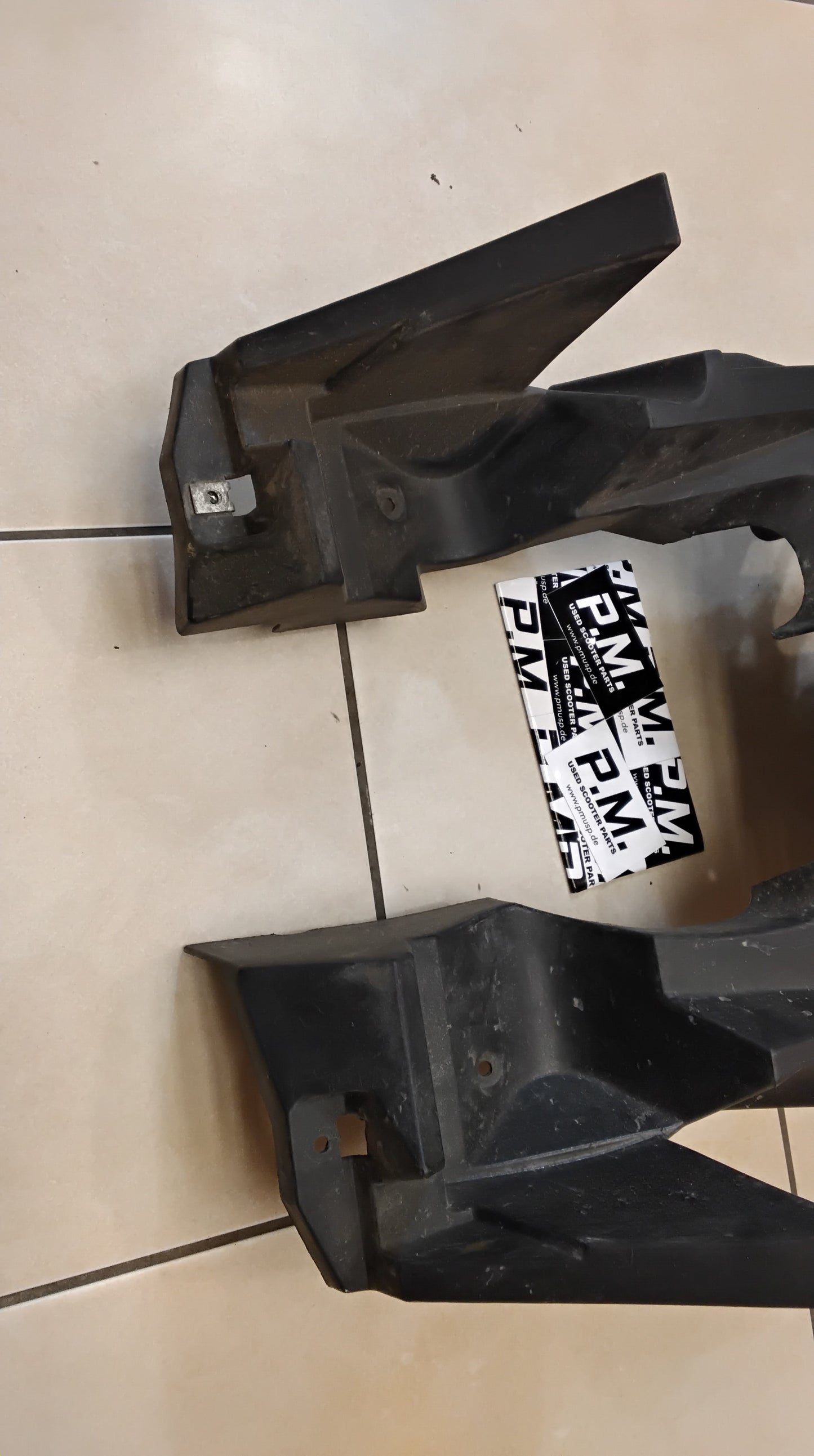Yamaha Aerox MBK Nitro hinter Kühlerverkleidung Innenraumverkleidung