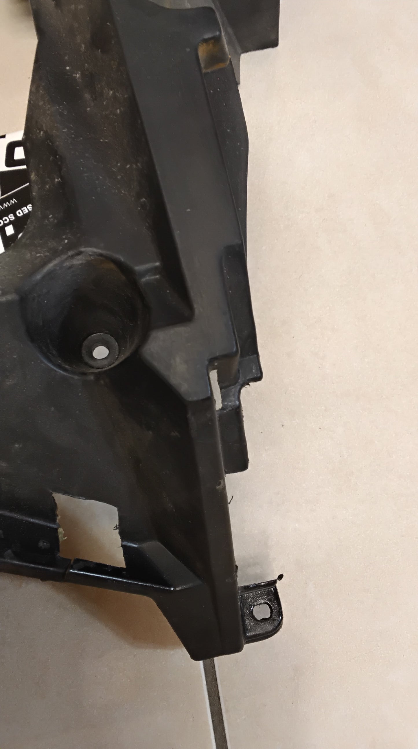 Yamaha Aerox MBK Nitro hinter Kühlerverkleidung Innenraumverkleidung