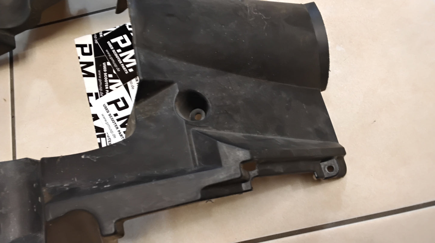 Yamaha Aerox MBK Nitro hinter Kühlerverkleidung Innenraumverkleidung