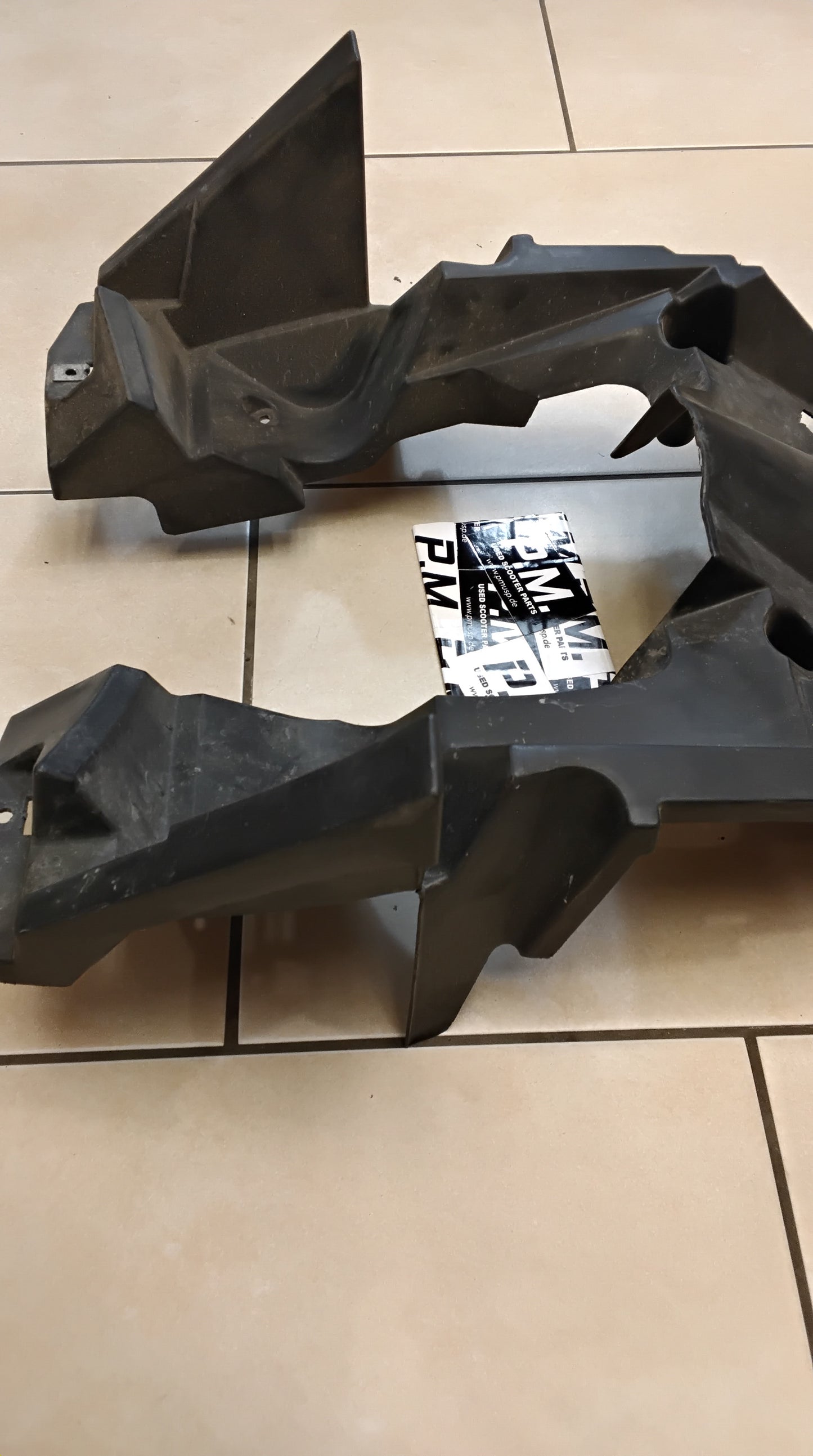 Yamaha Aerox MBK Nitro hinter Kühlerverkleidung Innenraumverkleidung