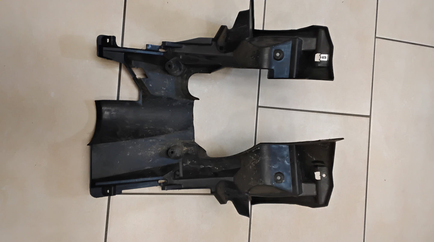 Yamaha Aerox MBK Nitro hinter Kühlerverkleidung Innenraumverkleidung