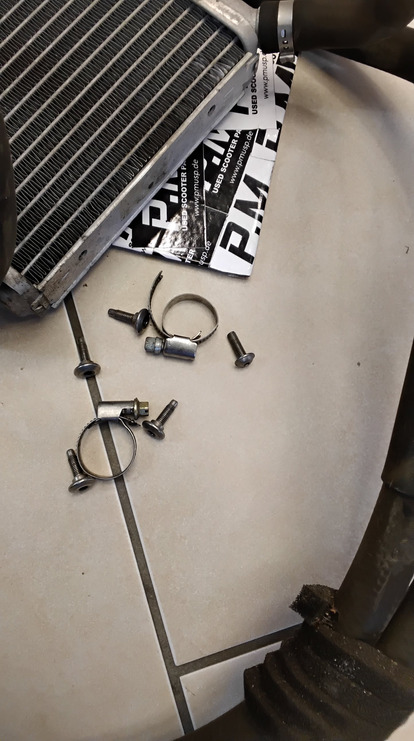 Aprilia sr 50 Factory Piaggio Kühler mit Schläuche Ausgleichsbehälter komplett