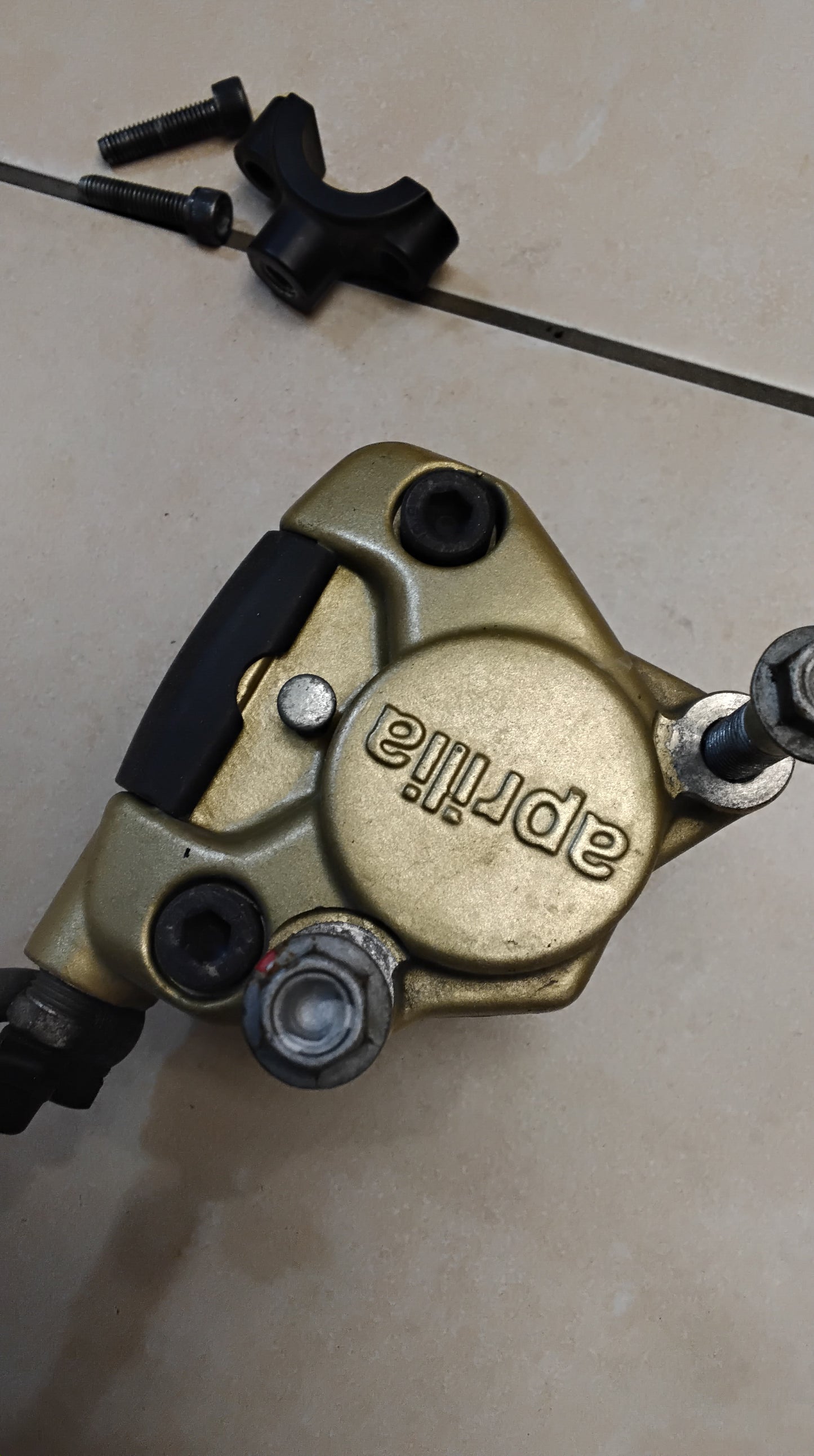 Aprilia sr 50 Factory Bremse vorne komplett Bremsgriffe Bremspumpe Bremsleitung Bremszange