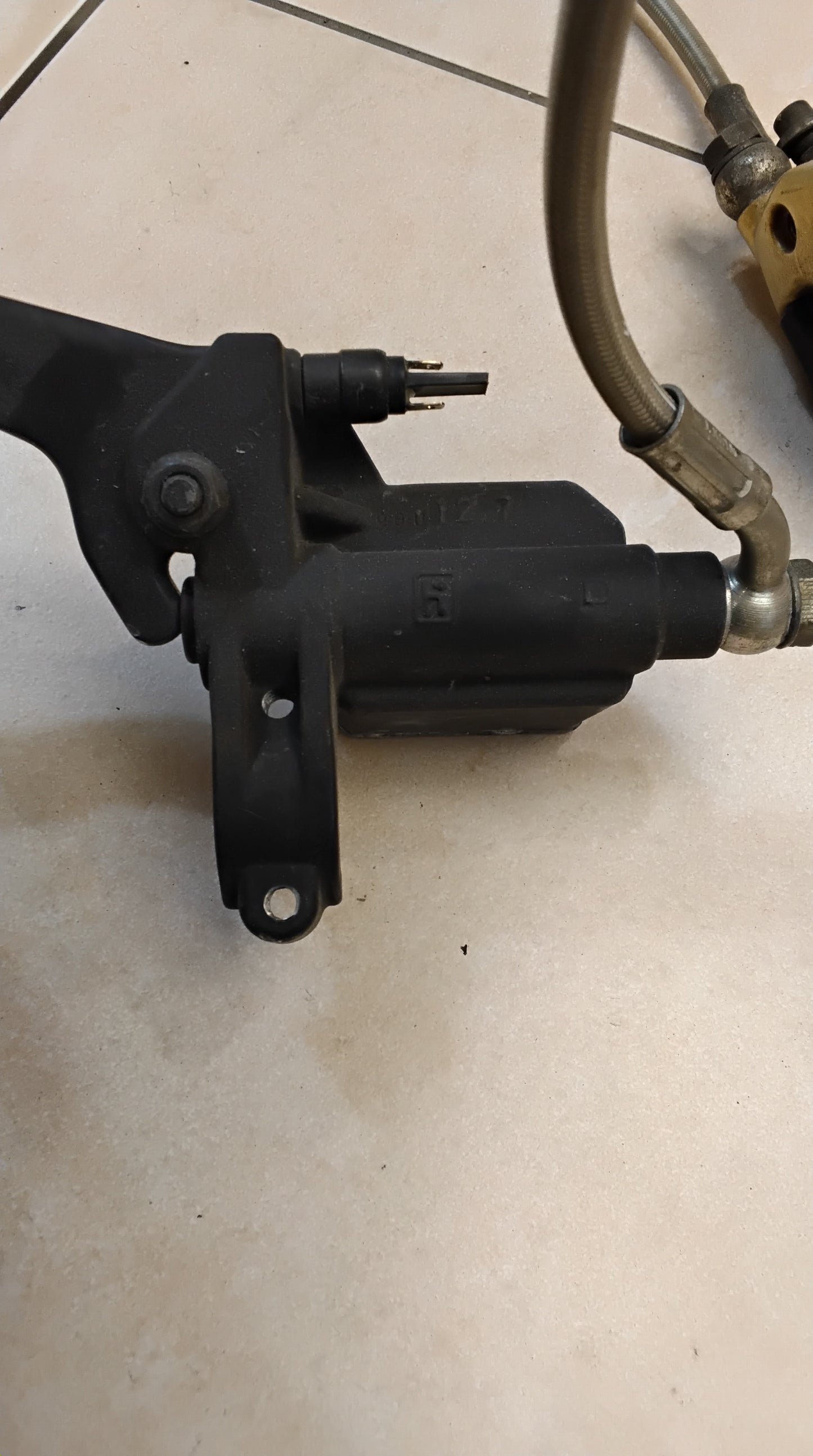 Aprilia sr 50 Factory Bremse vorne komplett Bremsgriffe Bremspumpe Bremsleitung Bremszange