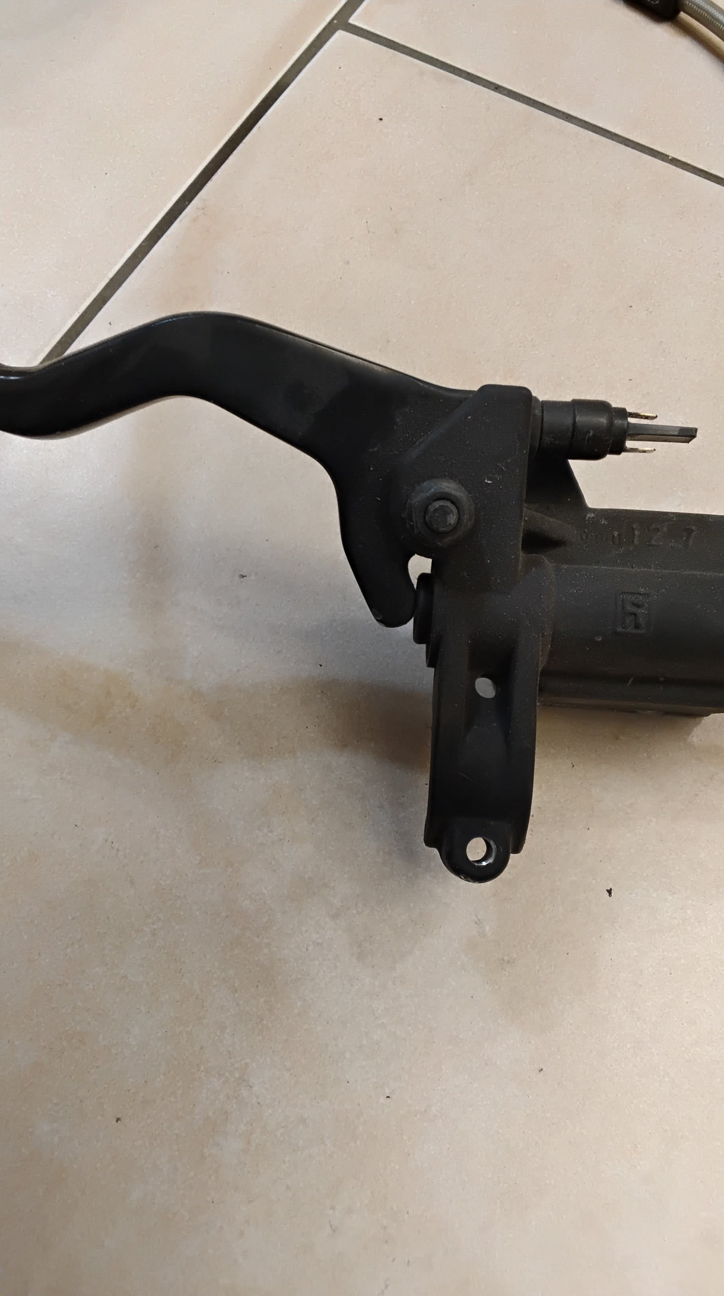 Aprilia sr 50 Factory Bremse vorne komplett Bremsgriffe Bremspumpe Bremsleitung Bremszange
