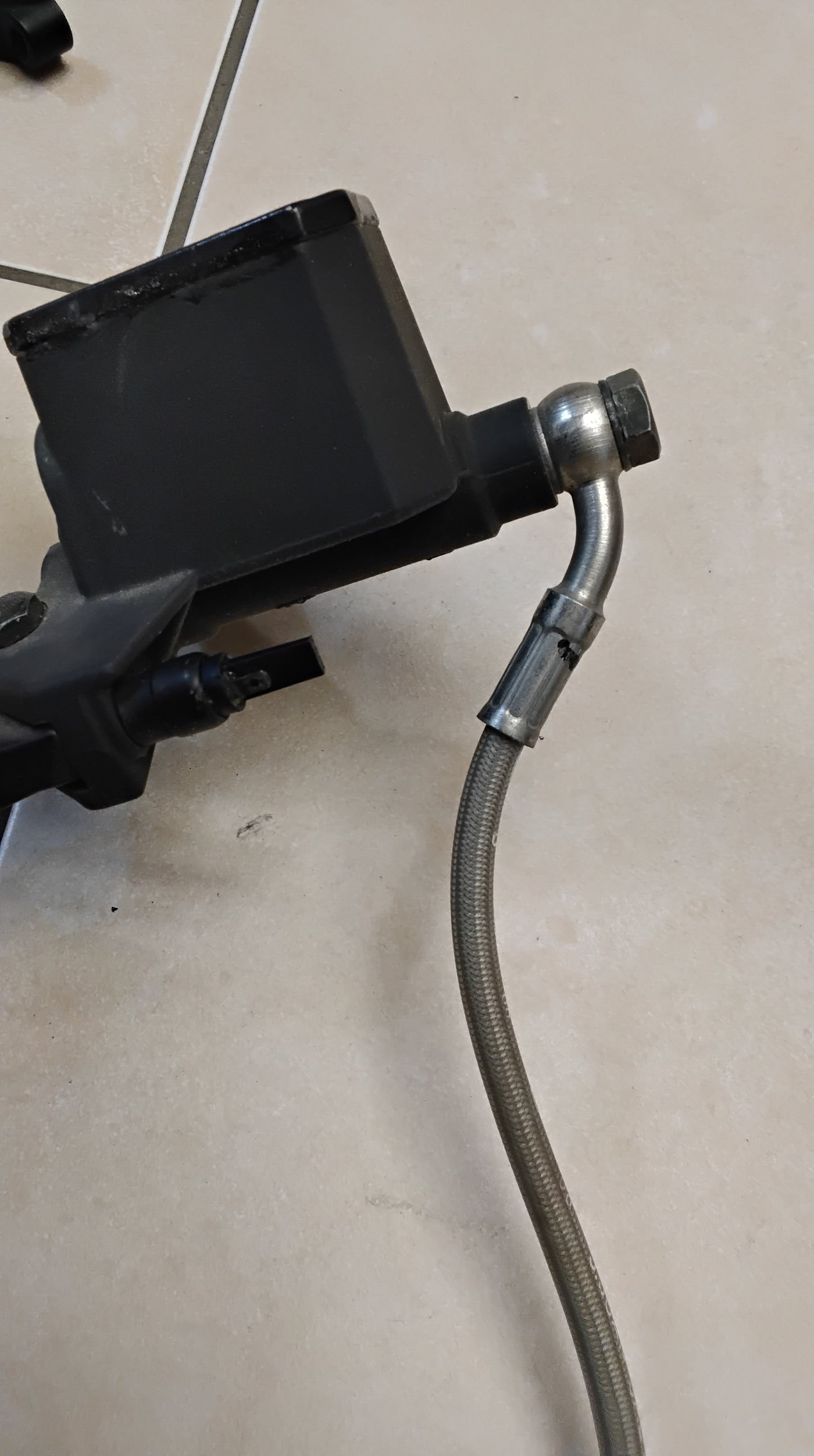 Aprilia sr 50 Factory Bremse vorne komplett Bremsgriffe Bremspumpe Bremsleitung Bremszange