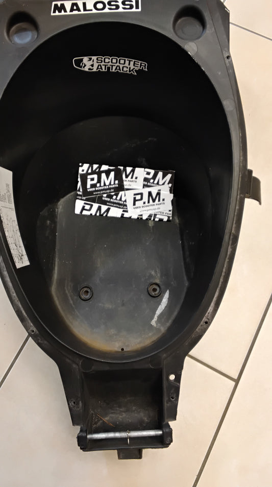 Aprilia sr 50 Factory Helmfach