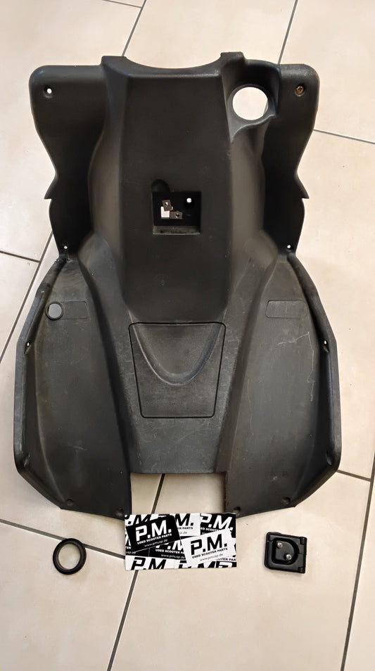 Aprilia sr 50 factory Beinschild Innenraumverkleidung