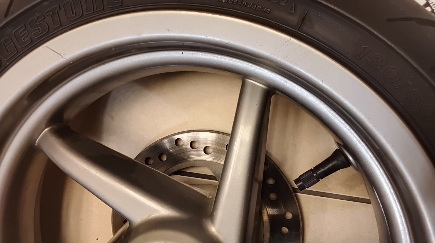 Aprilia sr 50 Factory Piaggio Di-Tech Felge vorne