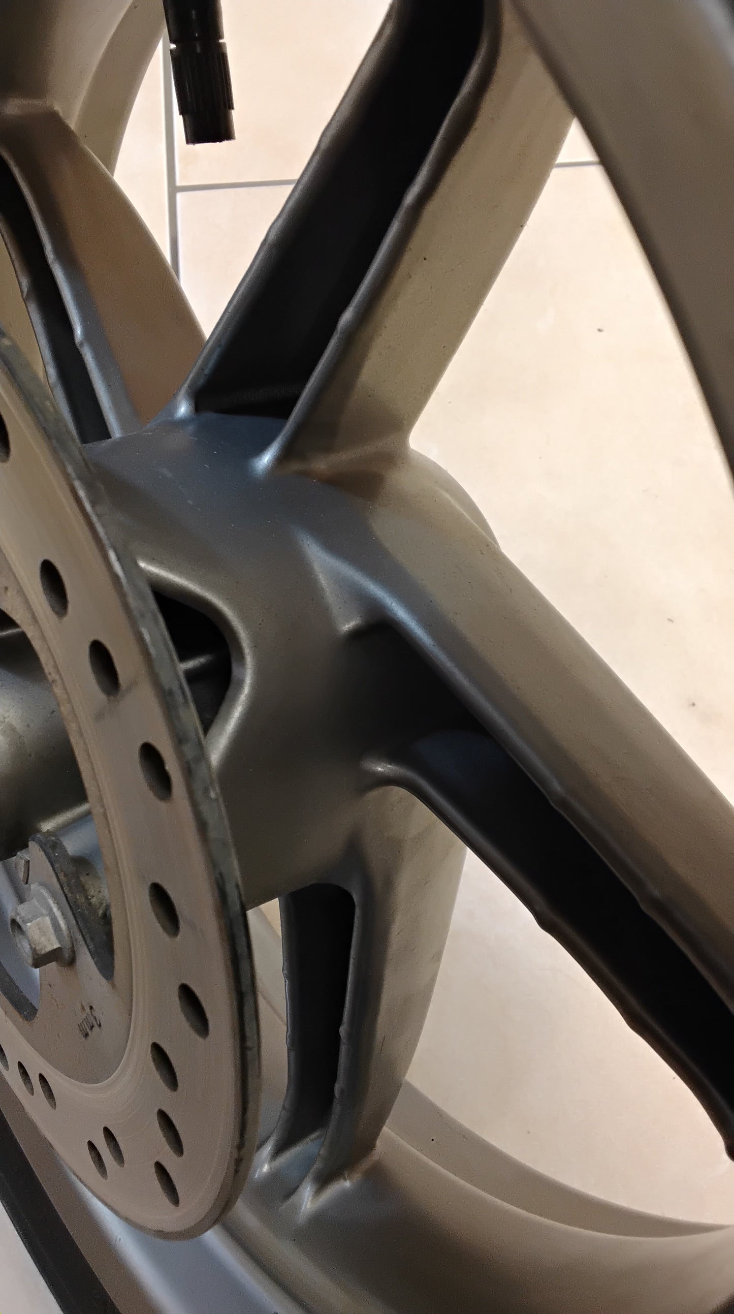Aprilia sr 50 Factory Piaggio Di-Tech Felge vorne