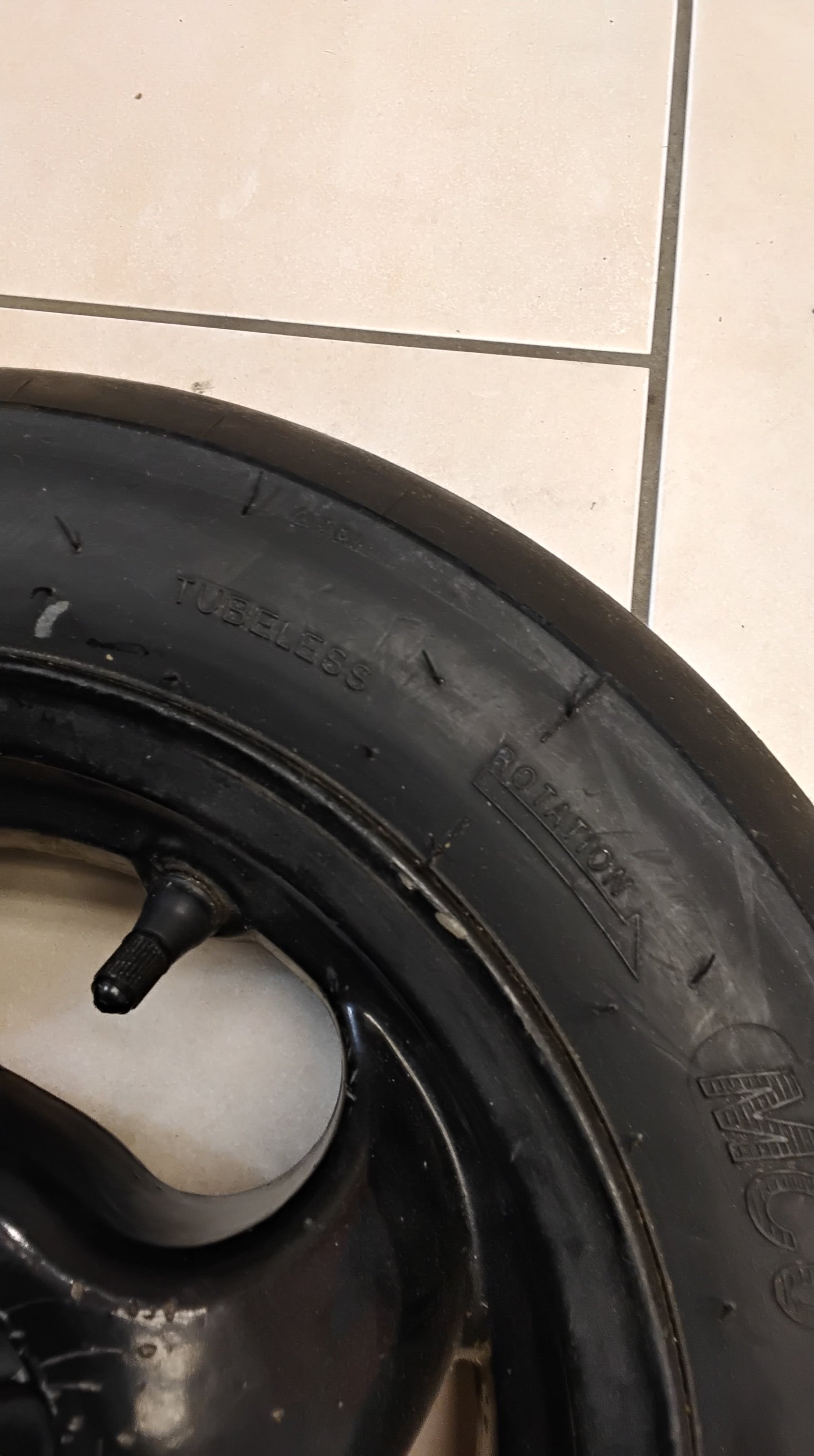 Piaggio TPH 125  Hinterrad Felge hinten Slick Reifen 10 Zoll