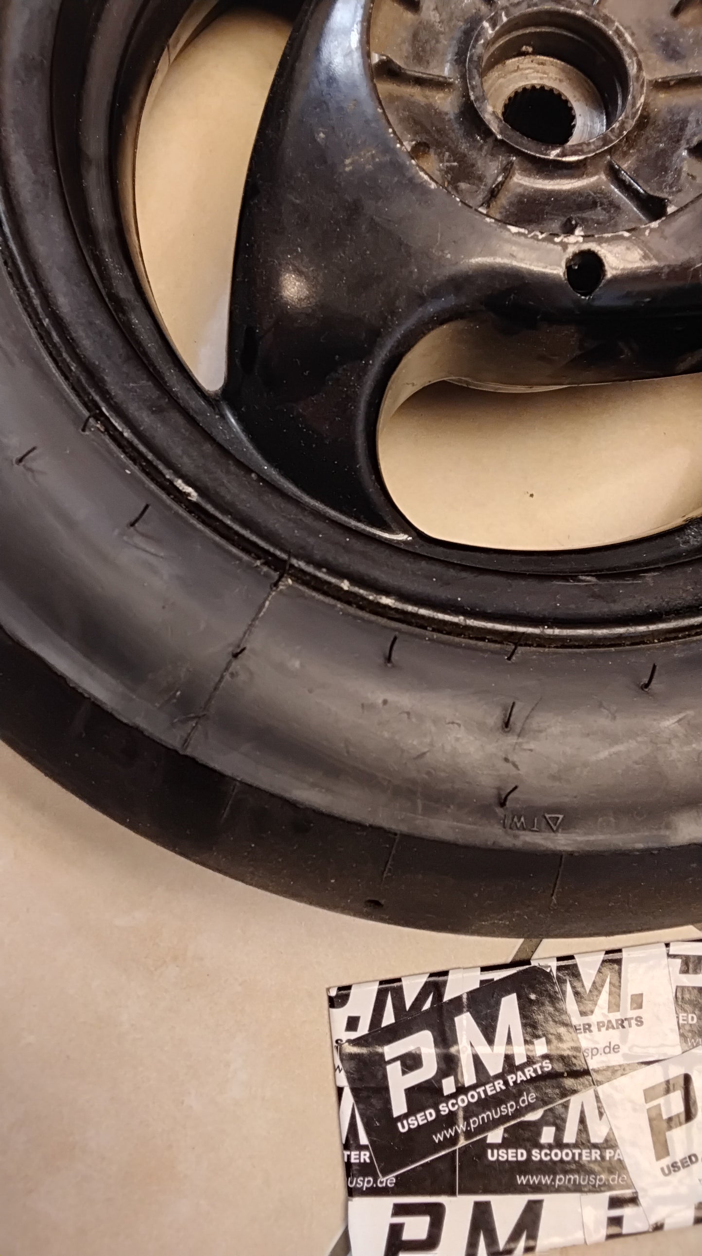 Piaggio TPH 125  Hinterrad Felge hinten Slick Reifen 10 Zoll