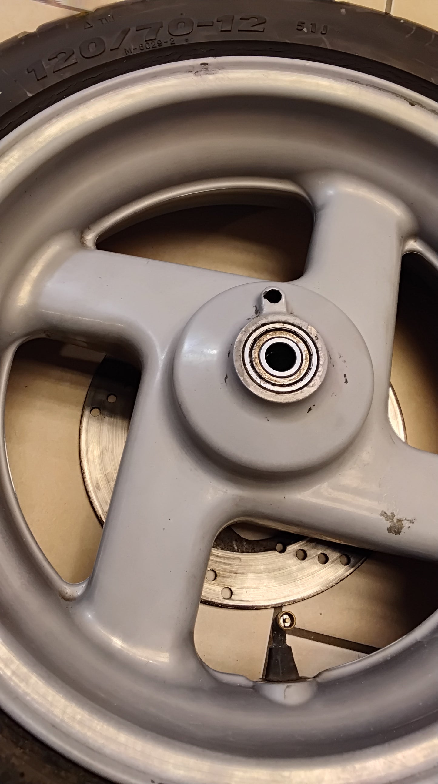 Malaguti F15 Firefox Felge mit Bremsscheibe original Vorderrad