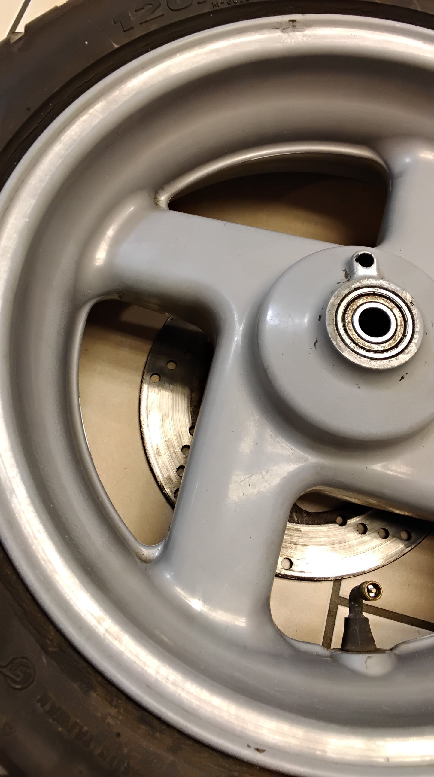 Malaguti F15 Firefox Felge mit Bremsscheibe original Vorderrad
