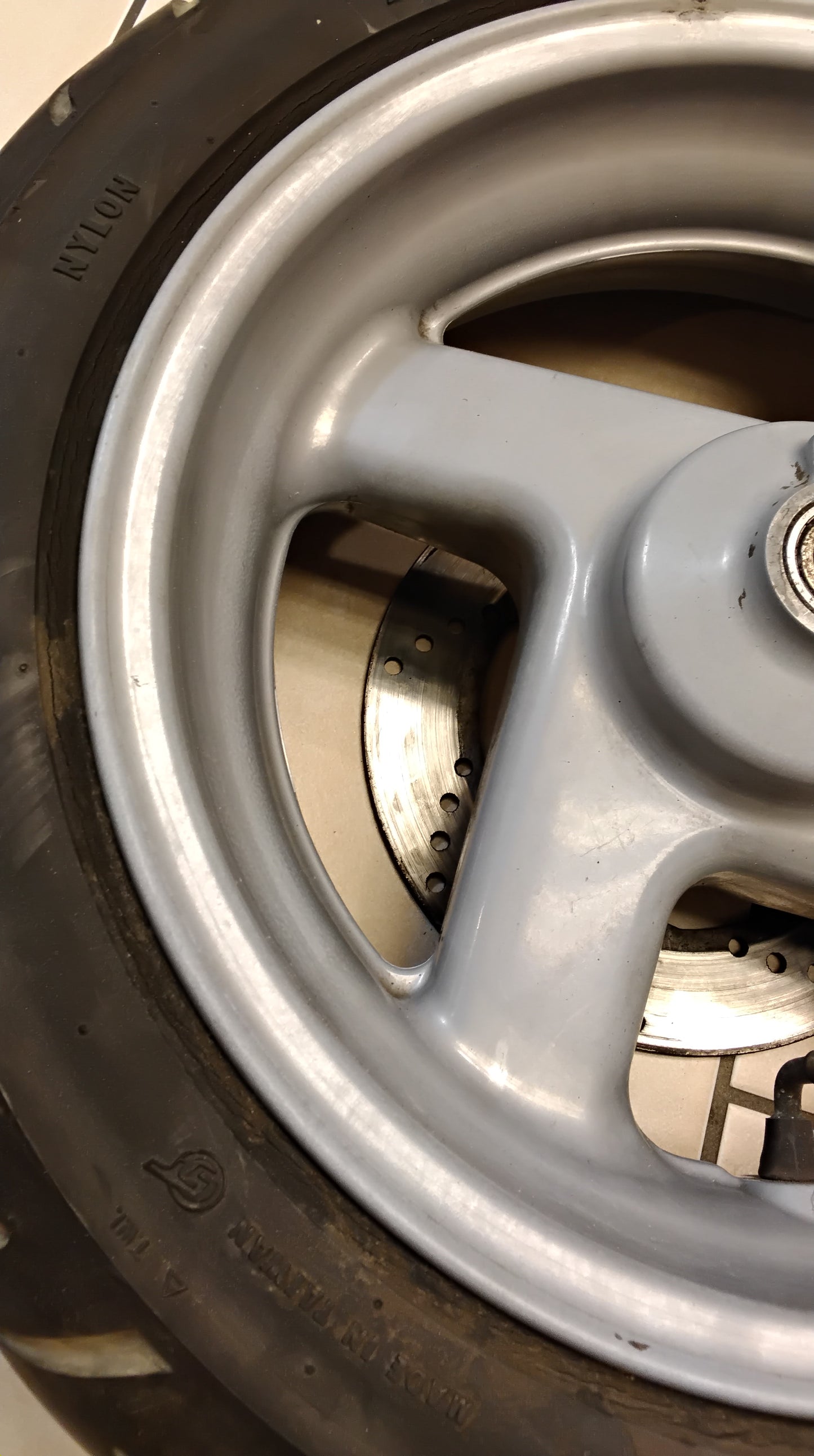 Malaguti F15 Firefox Felge mit Bremsscheibe original Vorderrad