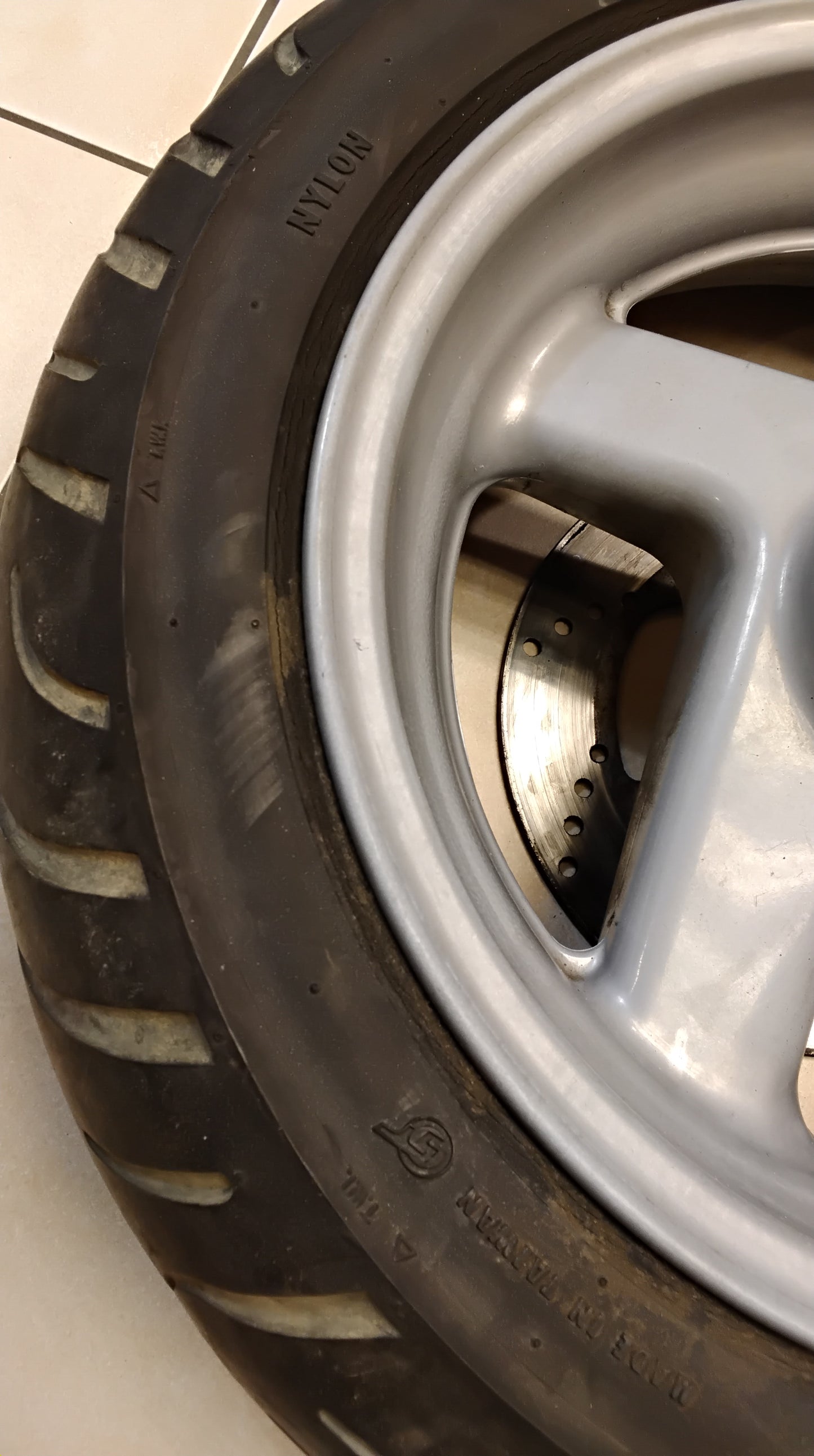 Malaguti F15 Firefox Felge mit Bremsscheibe original Vorderrad