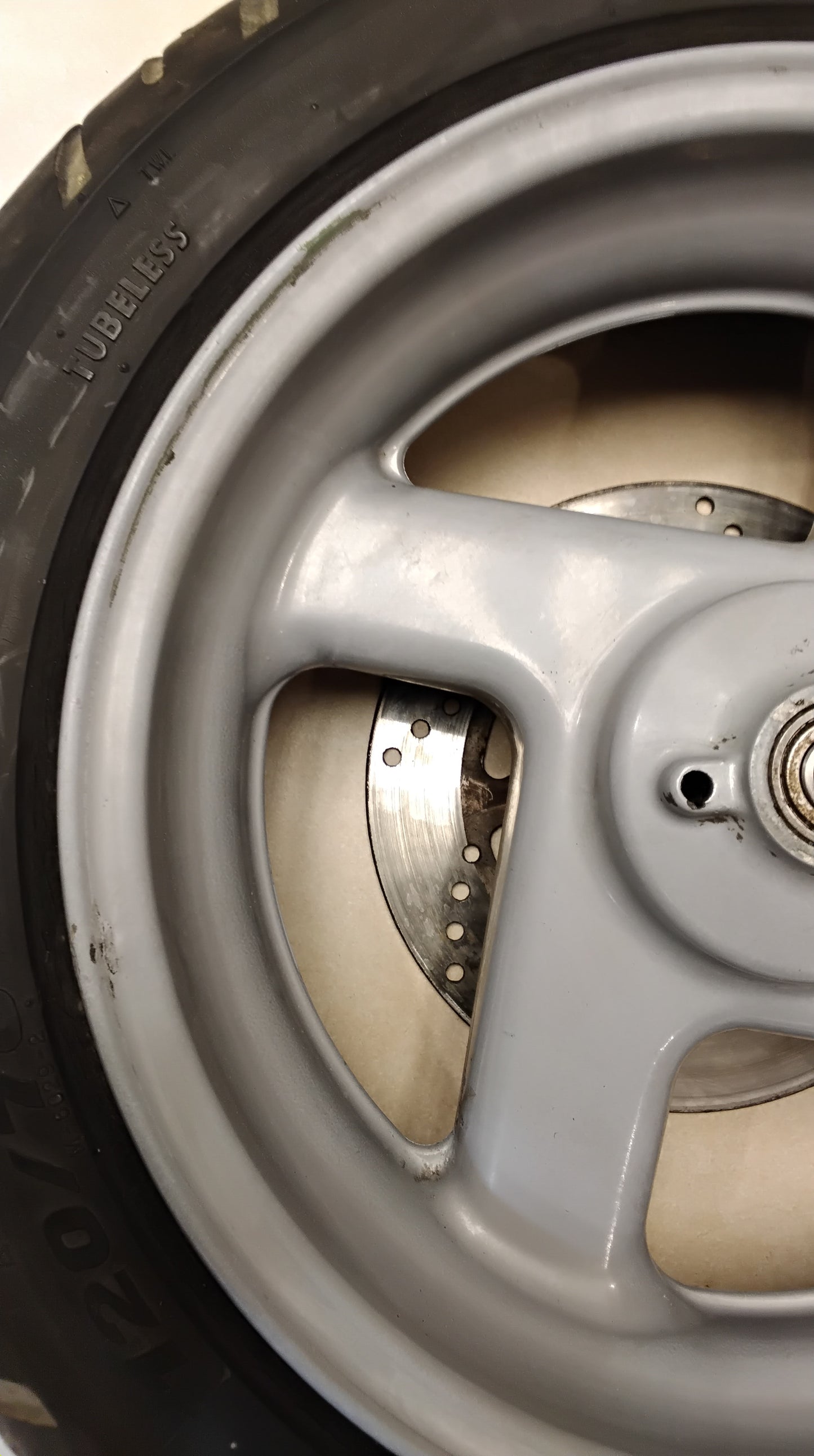 Malaguti F15 Firefox Felge mit Bremsscheibe original Vorderrad