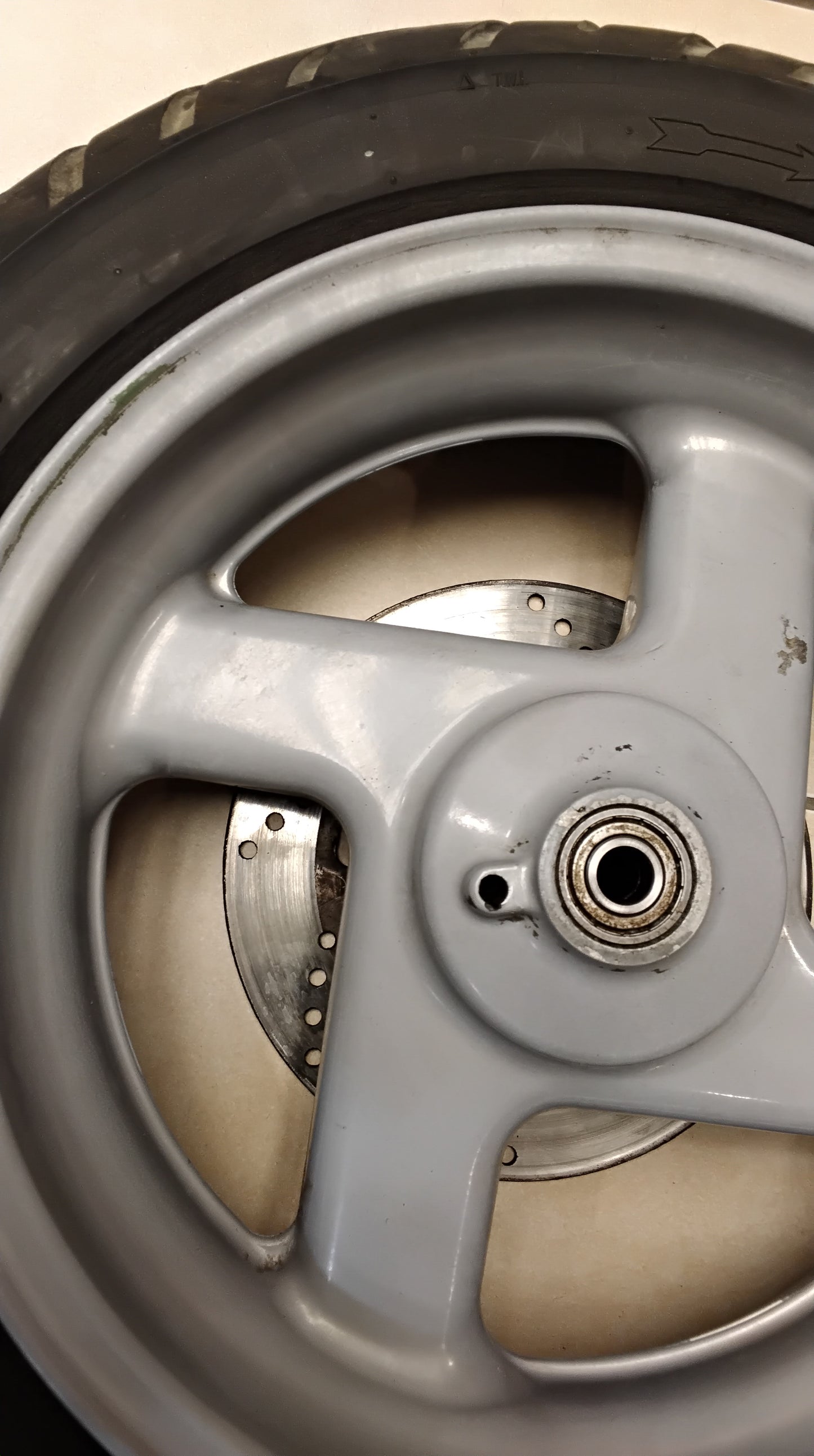 Malaguti F15 Firefox Felge mit Bremsscheibe original Vorderrad