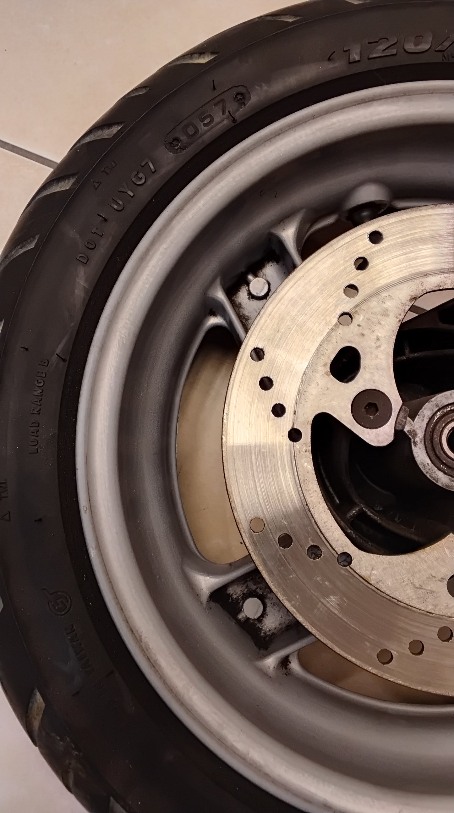 Malaguti F15 Firefox Felge mit Bremsscheibe original Vorderrad