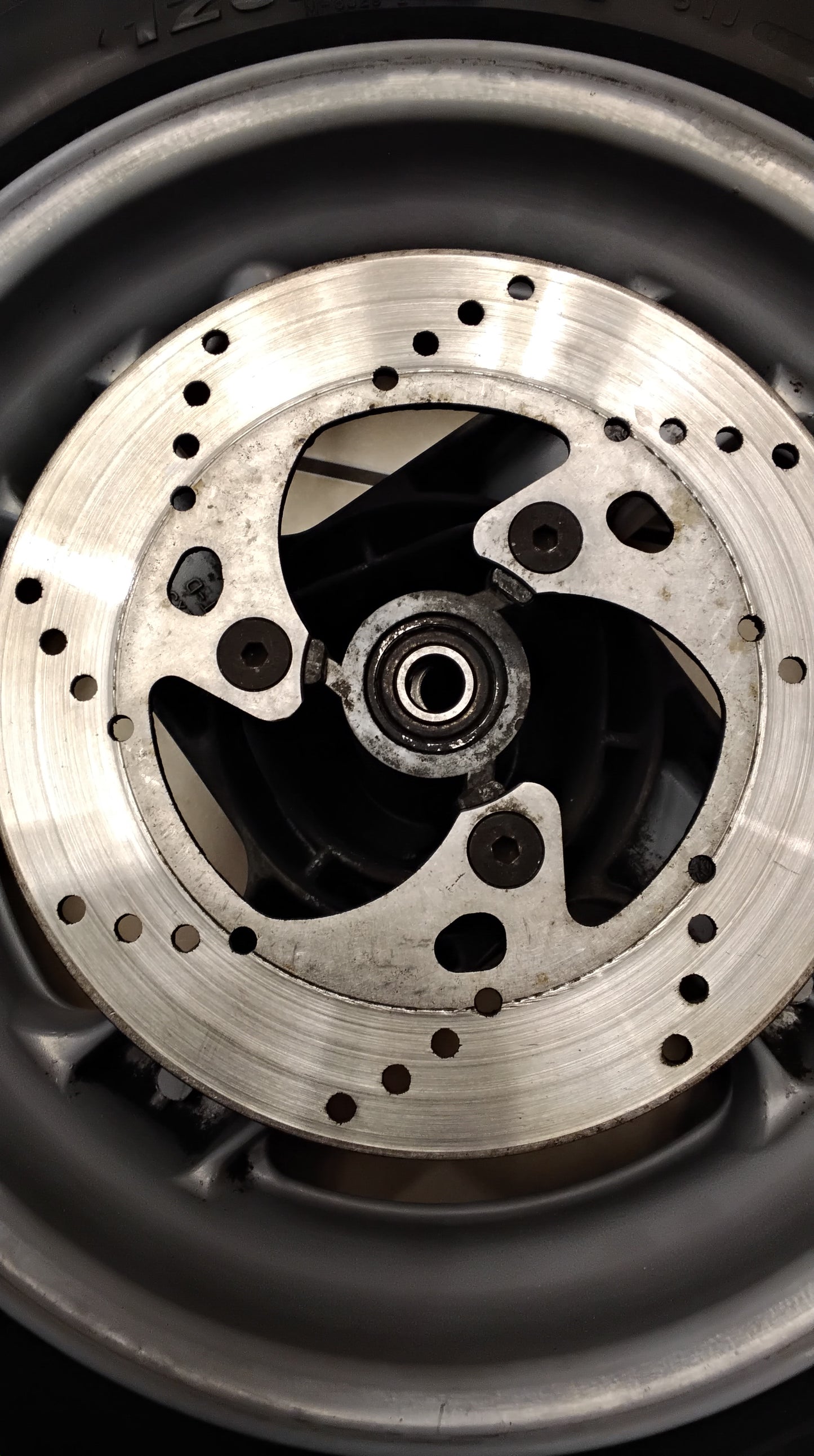 Malaguti F15 Firefox Felge mit Bremsscheibe original Vorderrad
