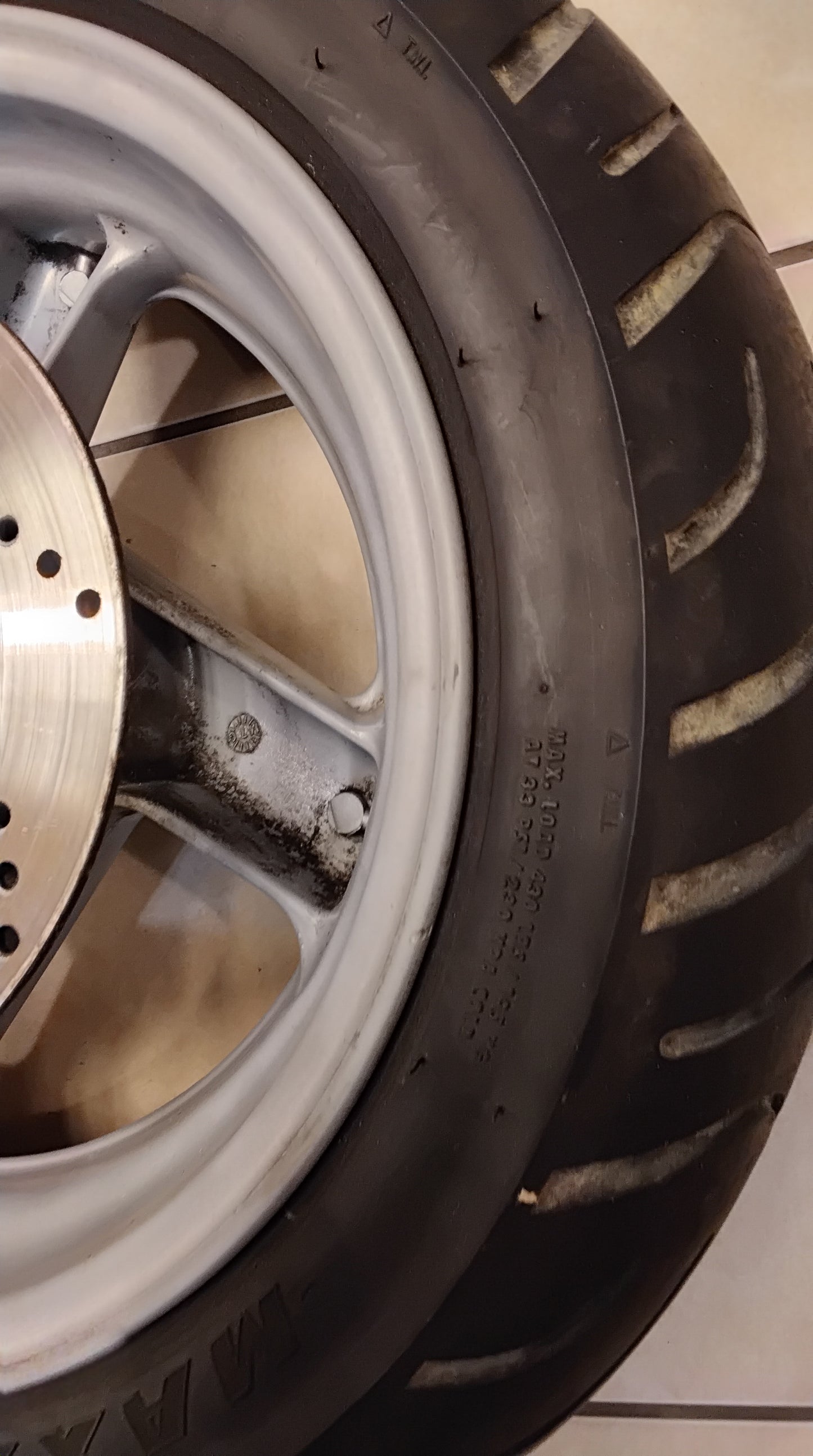 Malaguti F15 Firefox Felge mit Bremsscheibe original Vorderrad