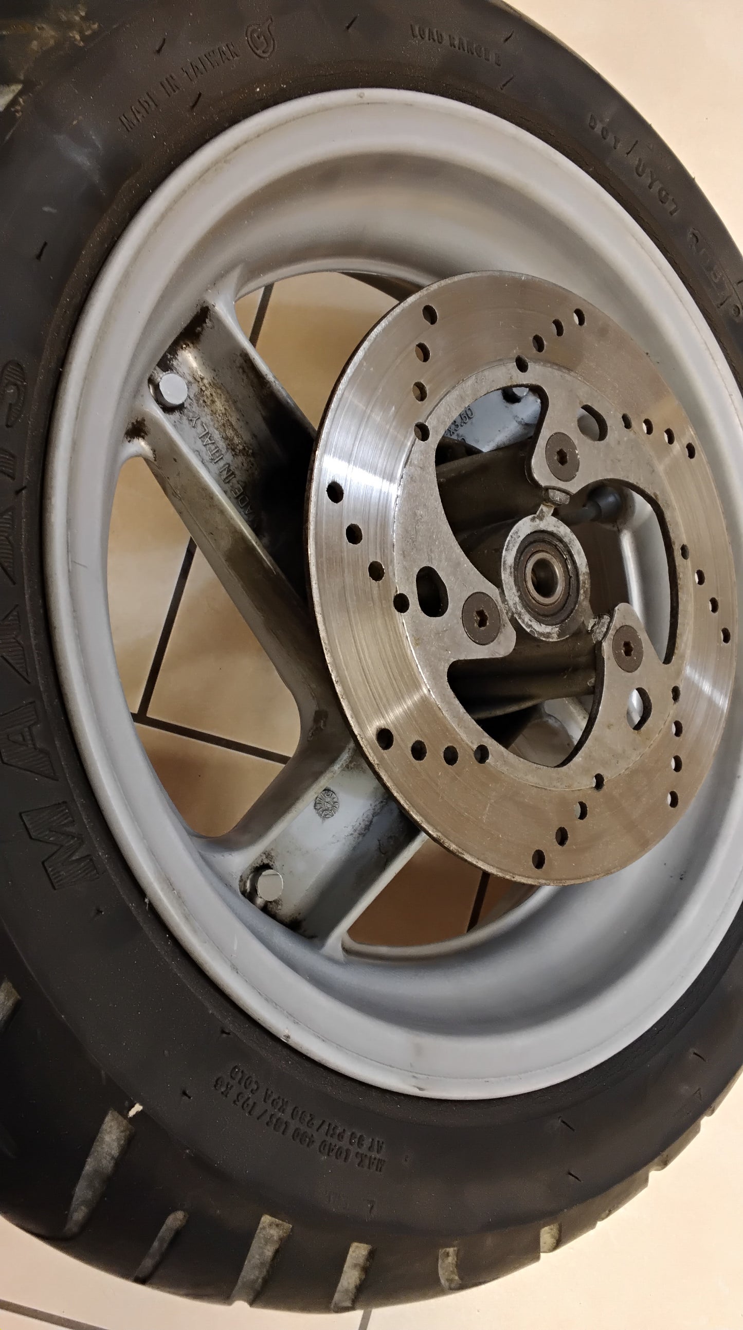 Malaguti F15 Firefox Felge mit Bremsscheibe original Vorderrad