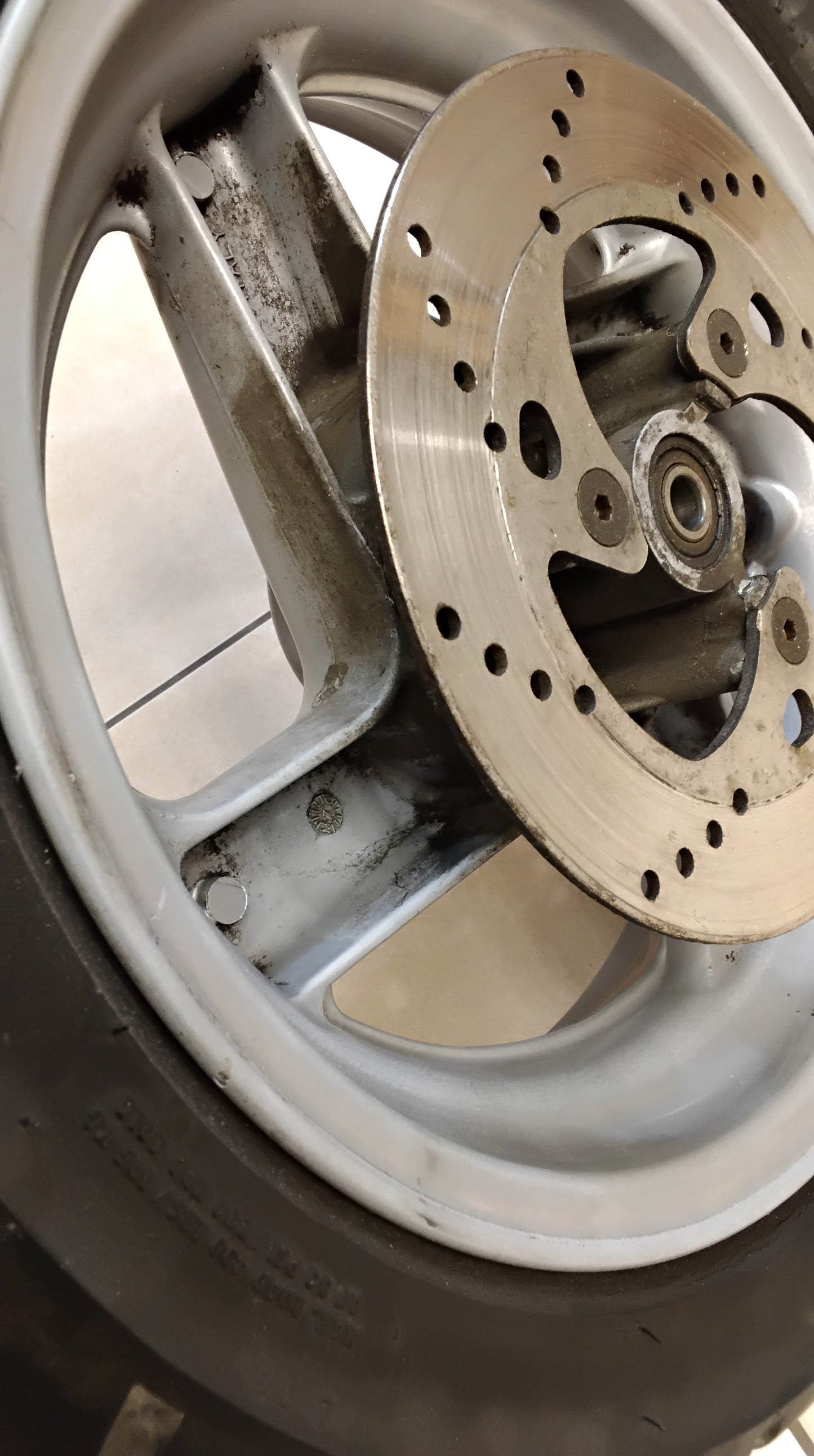 Malaguti F15 Firefox Felge mit Bremsscheibe original Vorderrad