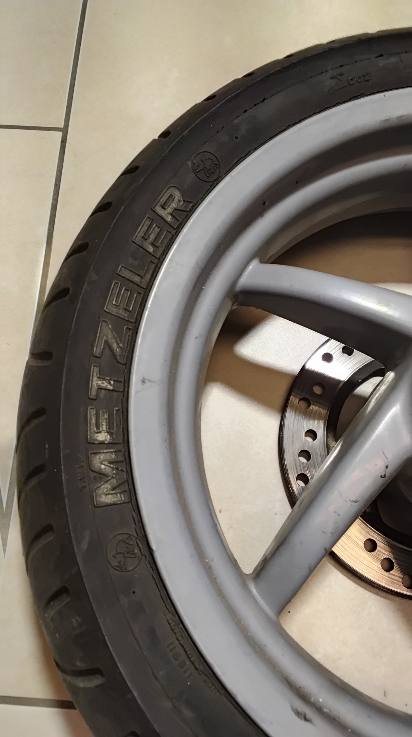Aprilia sr 50 Felge vorne mit Bremsscheibe