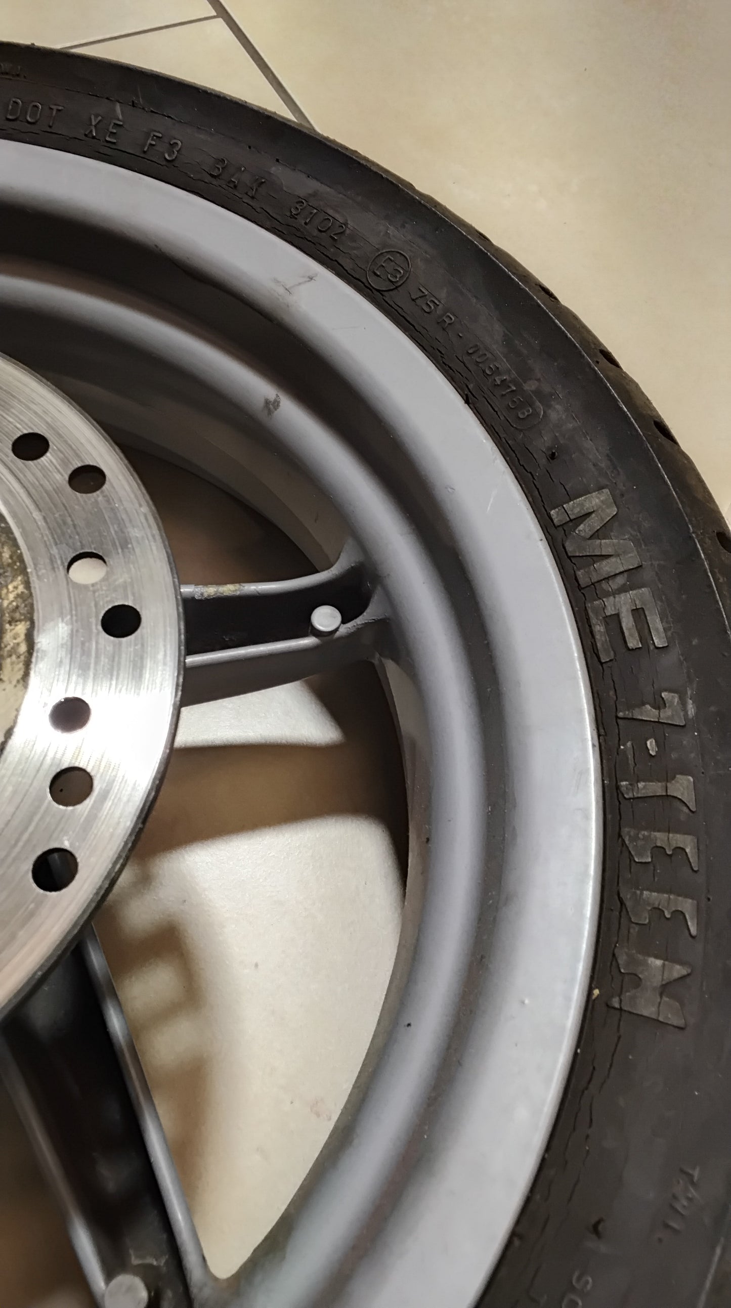 Aprilia sr 50 Felge vorne mit Bremsscheibe
